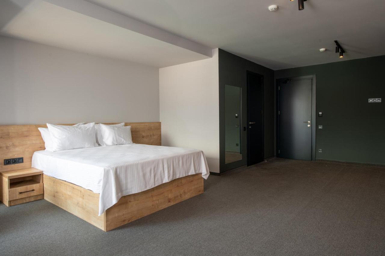Bet25 Hotel บาทูมิ ภายนอก รูปภาพ